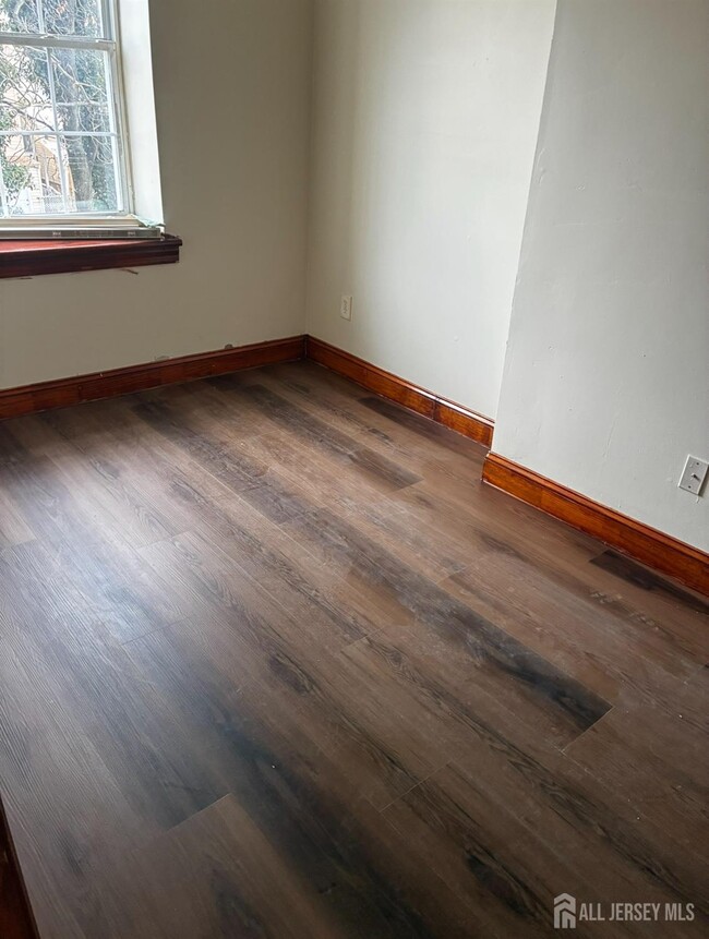 Foto del edificio - 98 Catalpa Ave