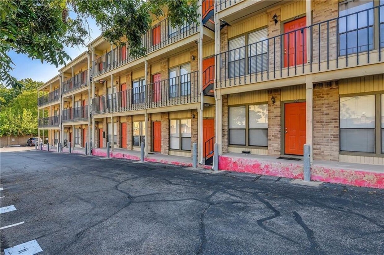 Foto principal - 1/1 Apartment Walking Distance to Shops an...