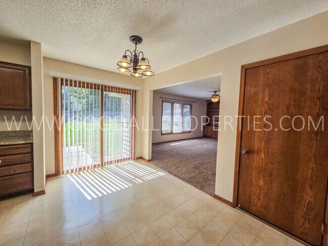 Foto del edificio - 1104 Prairie View Dr