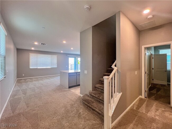 Building Photo - 384 Purple Sandpiper St