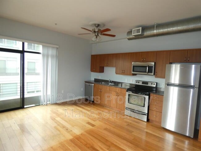 Building Photo - 889 Date St