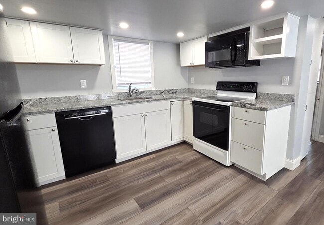 Building Photo - 215 Cowpath Rd