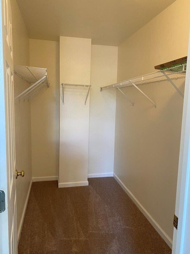 Foto del edificio - 110 Andover Court, Yorktown - Available NOW