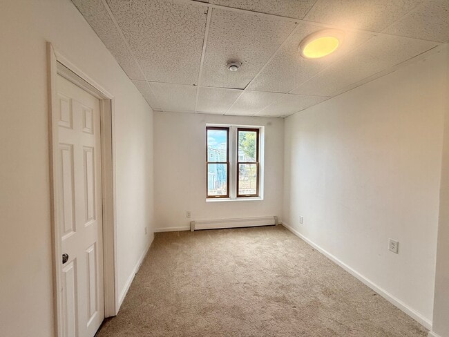 Building Photo - 84 Willow St