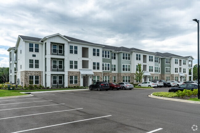 Building Photo - Elan Smyrna