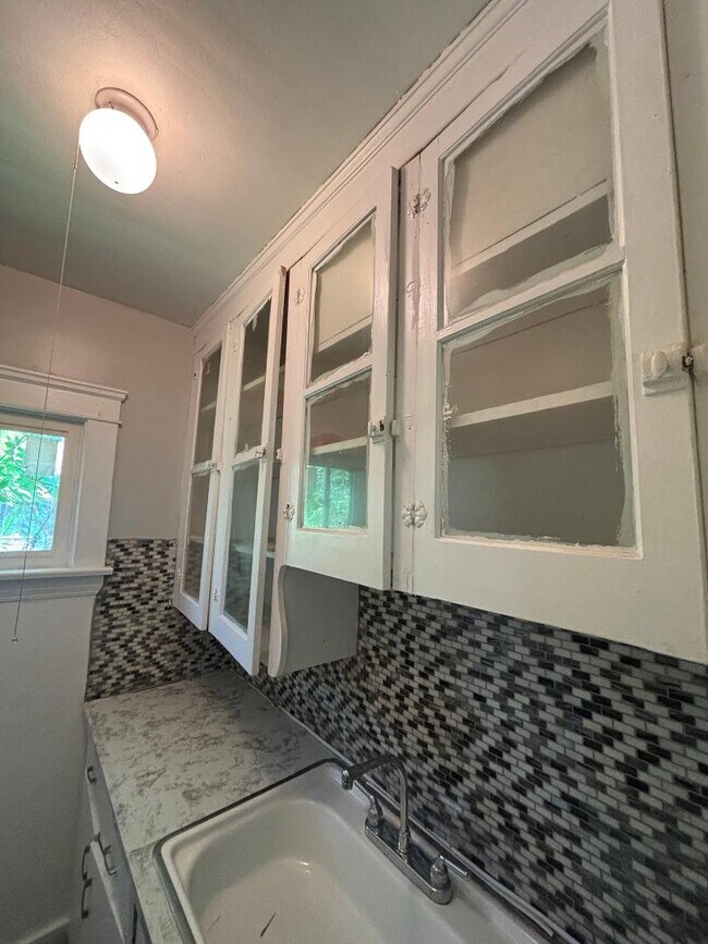 Foto del edificio - 3002 E 130th St