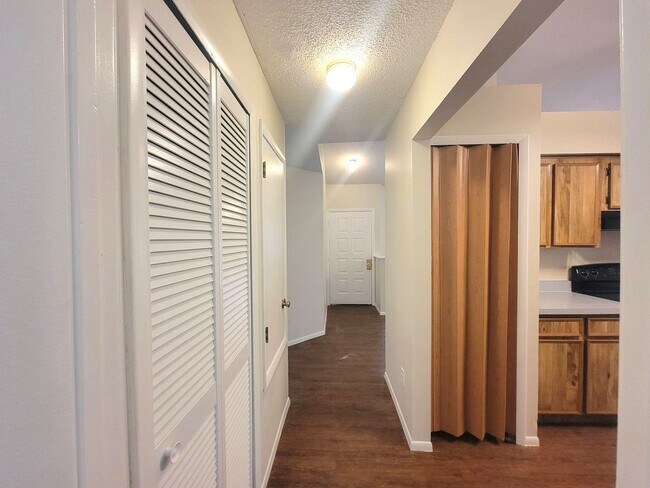 Building Photo - 3 Bedroom/ 2 Bathroom Home In East Orlando!