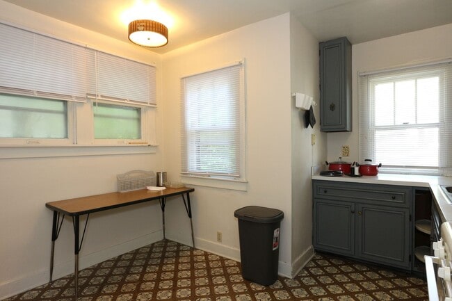 Building Photo - 3 Bedroom Home Near Purdue!
