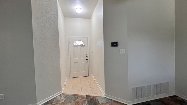 Building Photo - Newly Remodeled 4 Br 2 Bath off Stan Schlu...