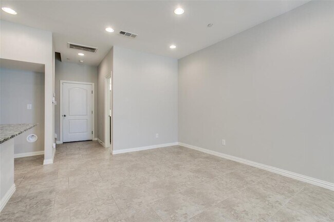 Foto del edificio - 1946 Timber Oaks Dr