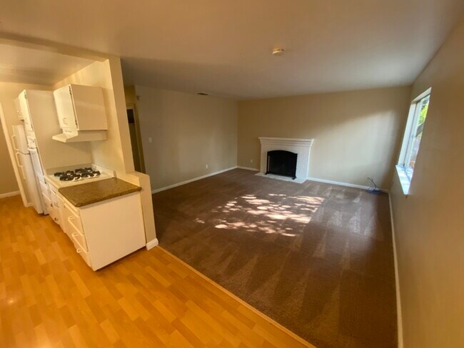 Building Photo - Beautiful 3 bed 2 bath home