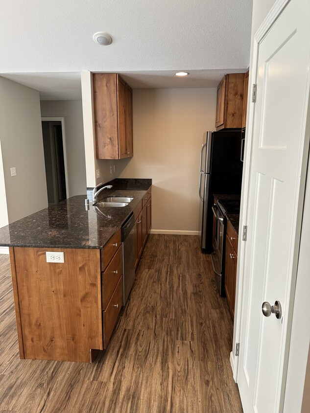 Foto principal - 208 25th St SE