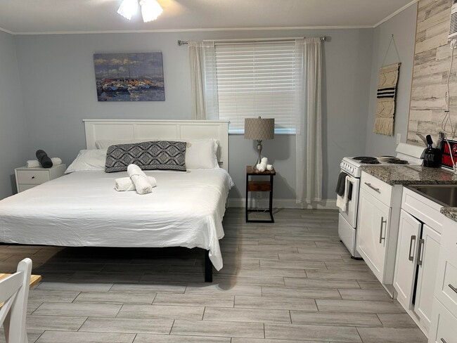 Building Photo - 1258 Beach Rd