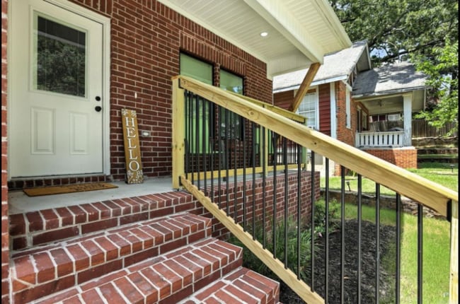 Building Photo - 1418 S Martin St