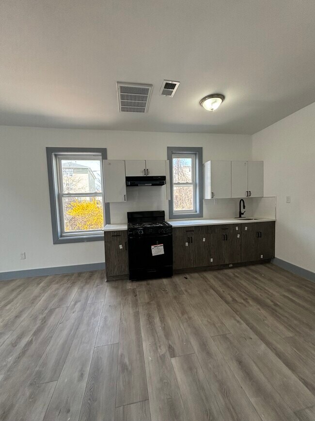 Unit 2 - 89 Goodwin Ave
