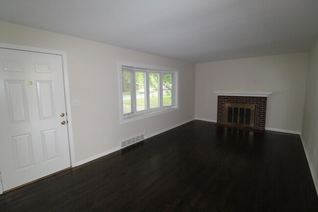 Foto del edificio - 2 Bedroom 1 Bath House In Overland Park