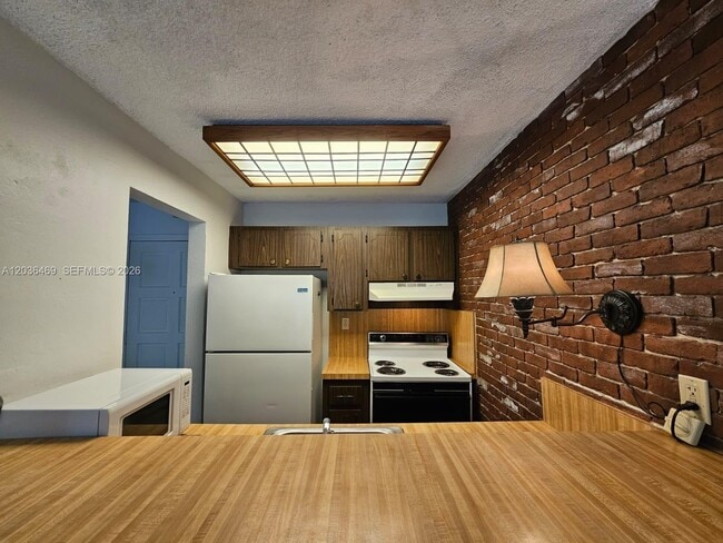 Foto del edificio - 520 NE 38th St