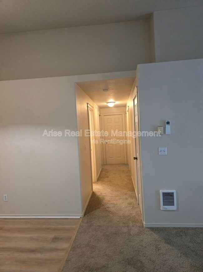 Building Photo - 803 SE Kierra Pl