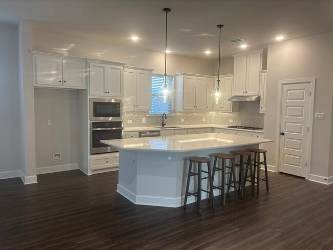 Building Photo - 8625 Spindletop Dr