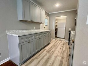 Building Photo - 9529 Chesterfield Dr