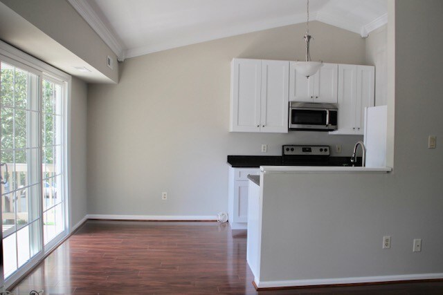 Building Photo - 2206 Beacon Hill Dr