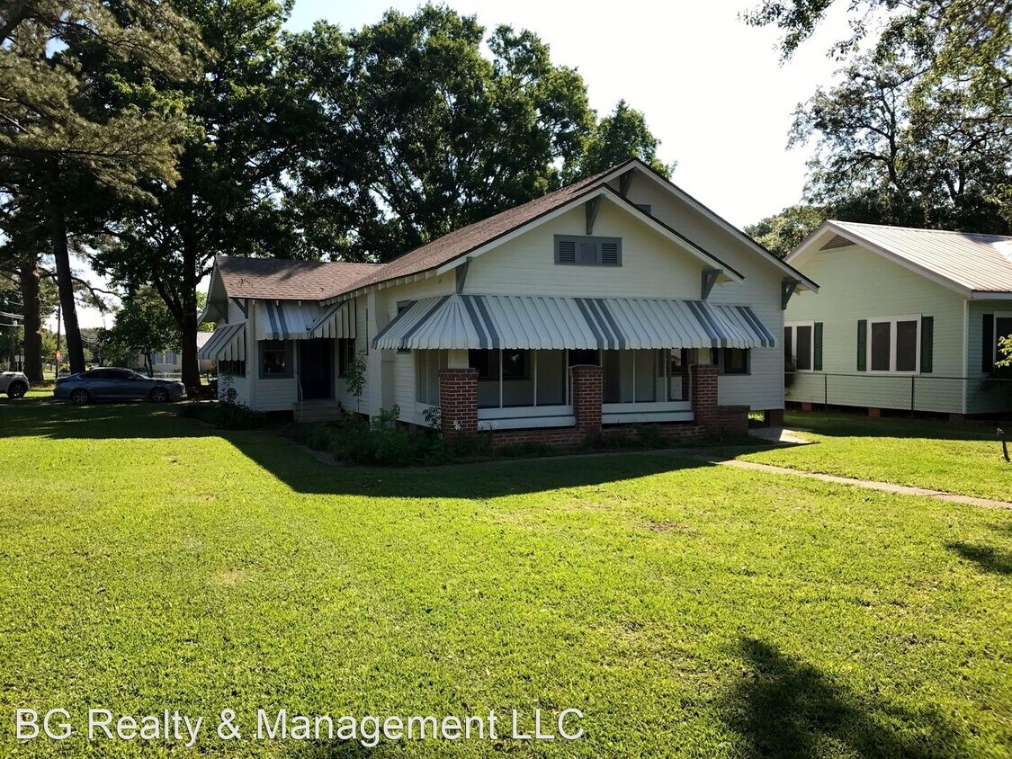 2 br, 1 bath House 305 S. Poydras Hwy House Rental in Breaux Bridge