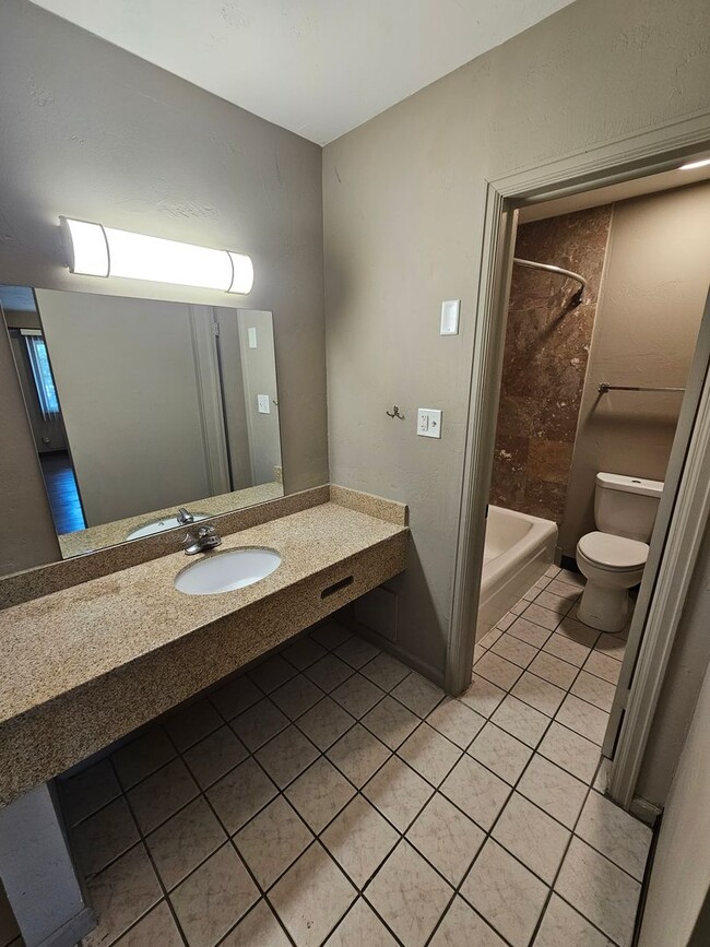 Building Photo - Remodeled Studios near Memorial Park and S...