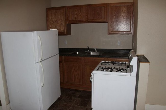 Building Photo - 1 BR 1 Bath Apartment