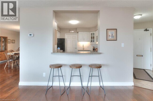 Building Photo - 250 Glenridge Dr