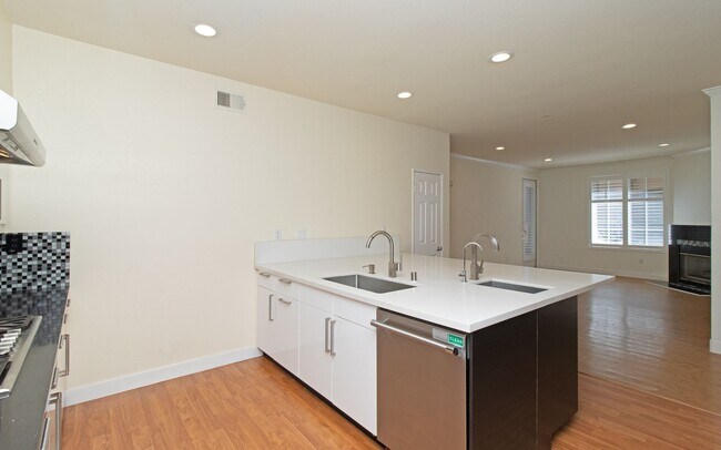 Foto del edificio - 12358 Carmel Country Rd
