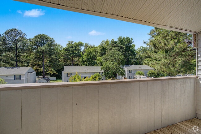 Deluxe 2BR, 1BA - 815SF - Balcony - Windmill Way Apartments