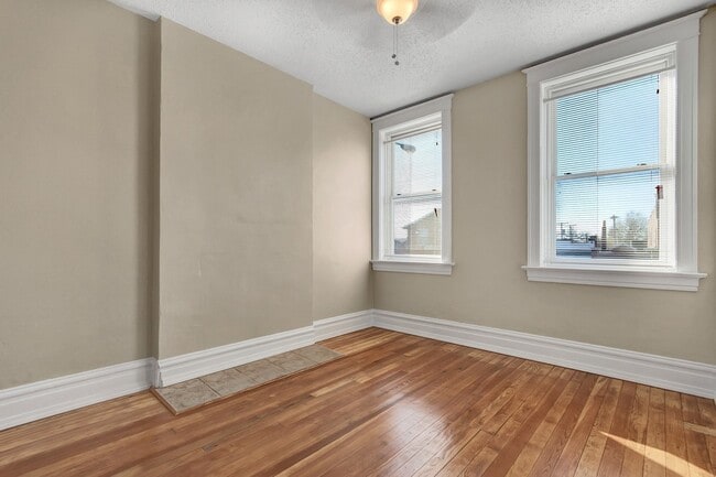 Building Photo - Hawtie w/ a Bawdie (big walk-in closet to die for)