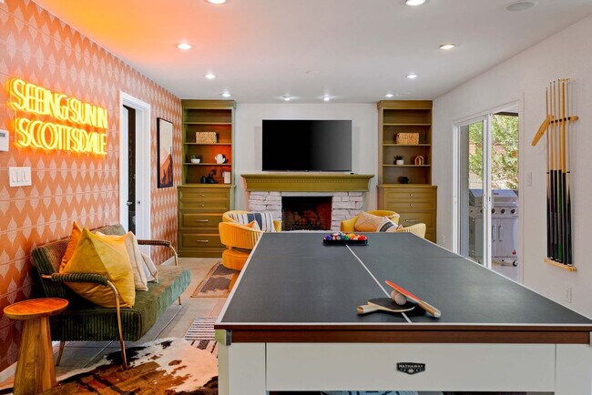 Building Photo - 4936 E Sharon Dr