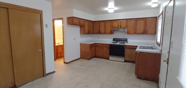 Building Photo - 7009 N 43rd St