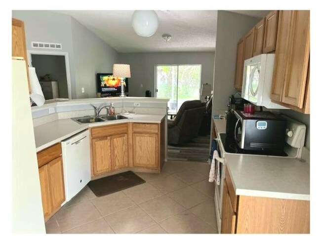 Building Photo - 1720 La Maderia Dr