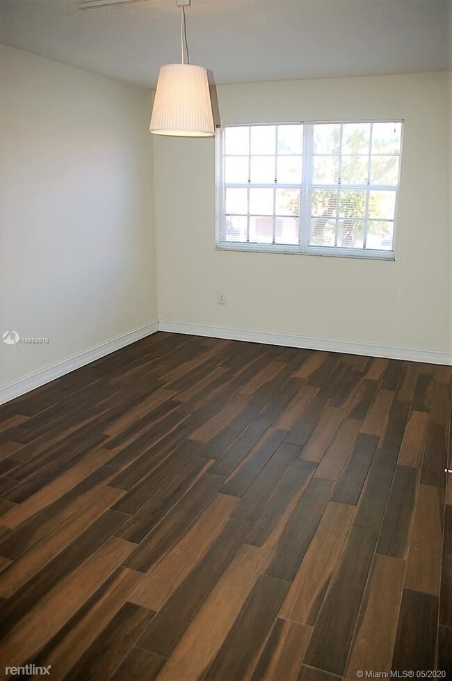 Building Photo - 1 br, 1 bath Condo - 11470 Pines Blvd