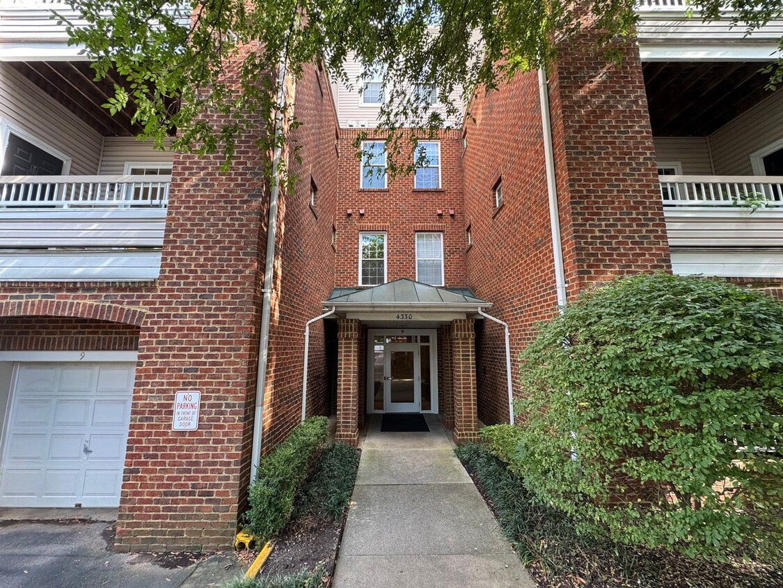 Bright And Cozy 3 Bed 2 Bath Condo With La... - Bright And Cozy 3 Bed 2 Bath Condo With La...