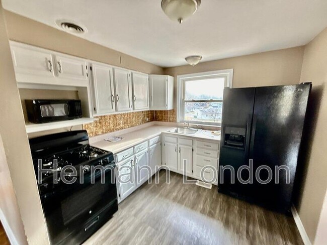 Building Photo - 624 Science Hill Dr