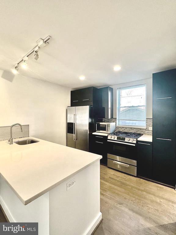 Building Photo - 137 W Reed Ave