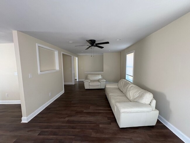 Building Photo - 3826 John Marshall Rd