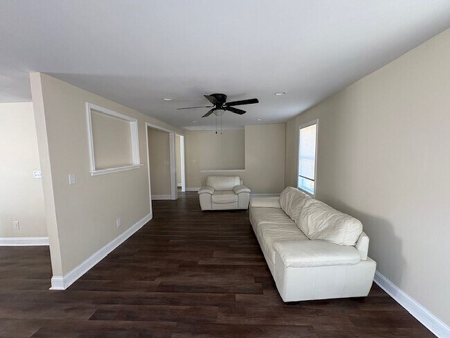 Foto del edificio - 3826 John Marshall Rd