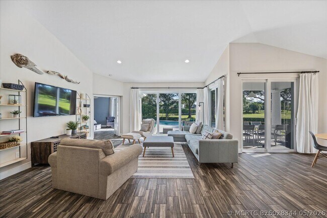 Foto del edificio - 2466 Muir Cir