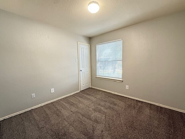 Foto del edificio - Nice 3 bedroom 2 Bath One Story Home..Avai...