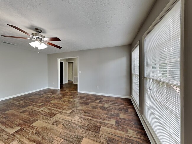Building Photo - 3994 Pinehurst Valley Dr
