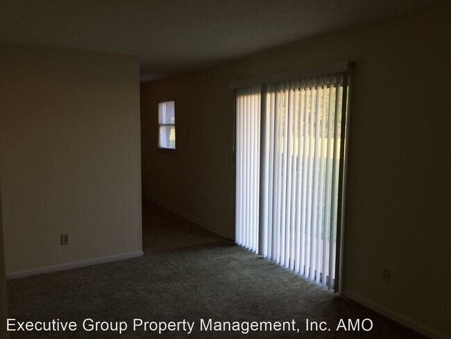 Building Photo - 253 University Dr