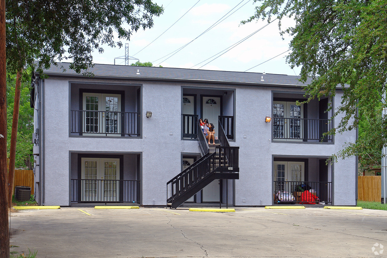 Primary Photo - 309 W Aviation Blvd