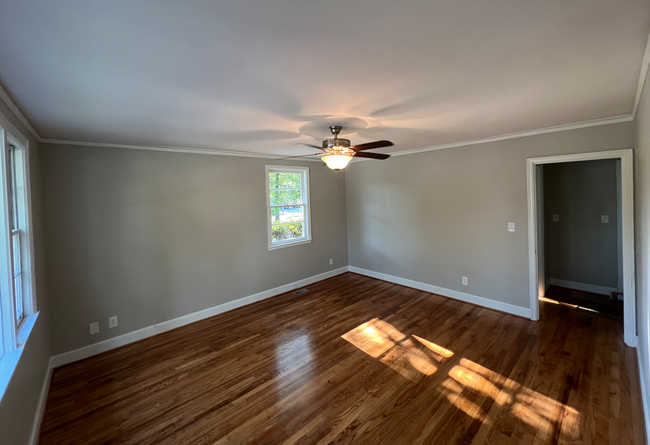 1719 Livingroom - 1719 Burnham St