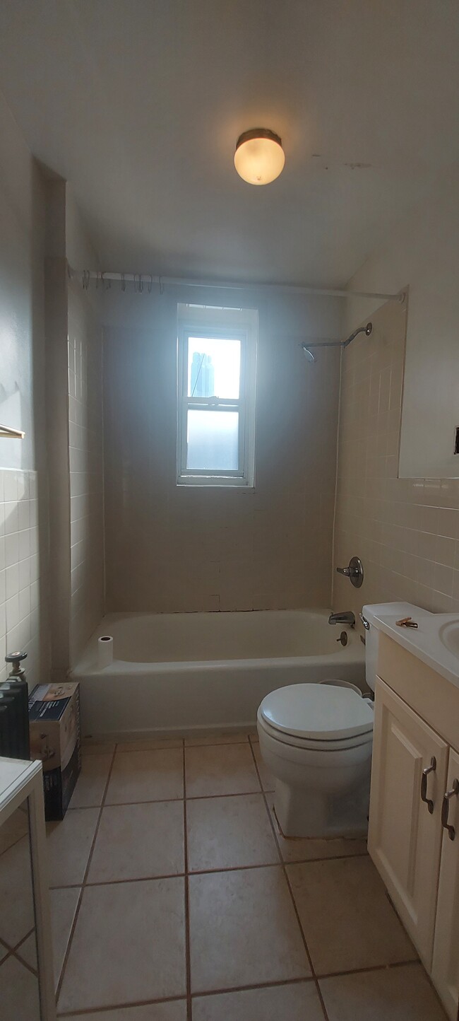 Building Photo - 342 Grove St