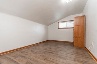 Building Photo - 118 E Pine St