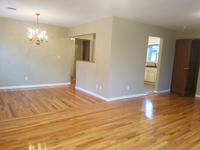 Dining Room / Living Room (Left/Right) - 19 Ruth Pl
